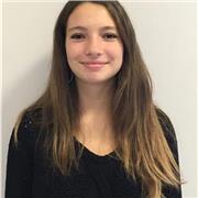 Etudiante en marketing et communication, titulaire d'un baccalauréat littéraire